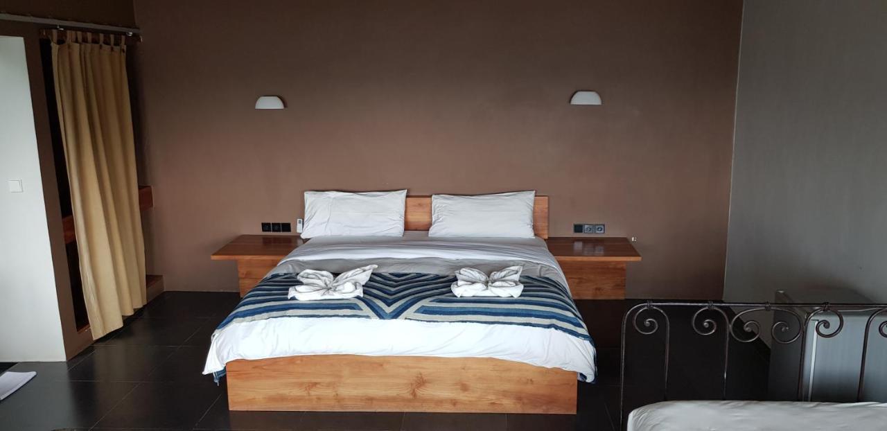 Hotel Blue Parrot Labuan Bajo Zewnętrze zdjęcie