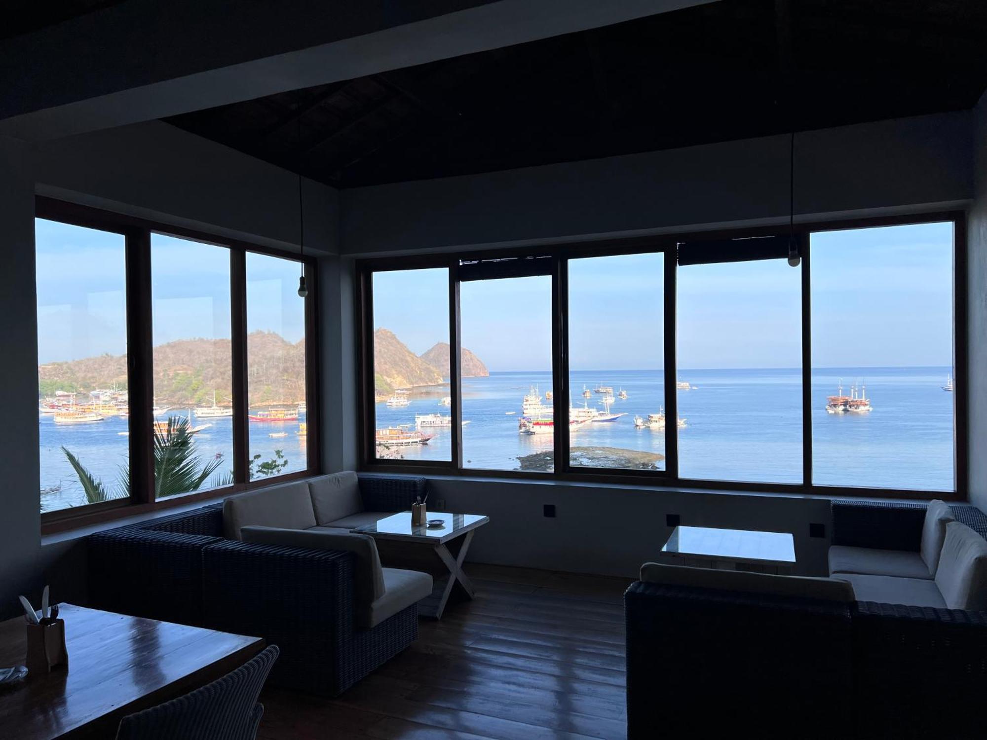 Hotel Blue Parrot Labuan Bajo Zewnętrze zdjęcie