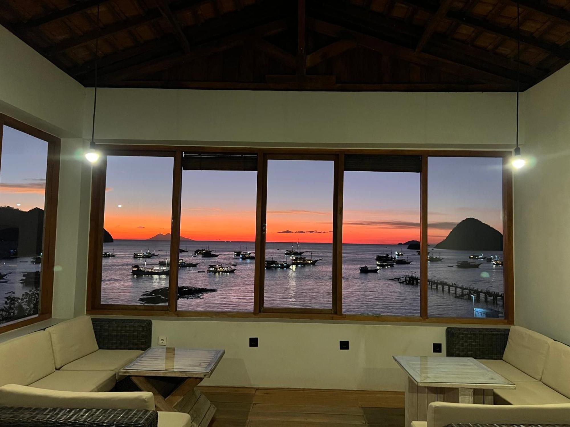 Hotel Blue Parrot Labuan Bajo Zewnętrze zdjęcie